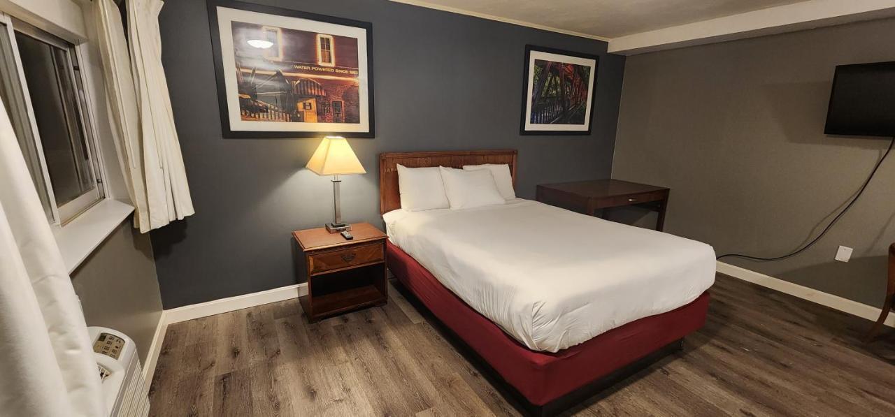 Nashoba Valley Inn & Suites Ayer Exteriör bild