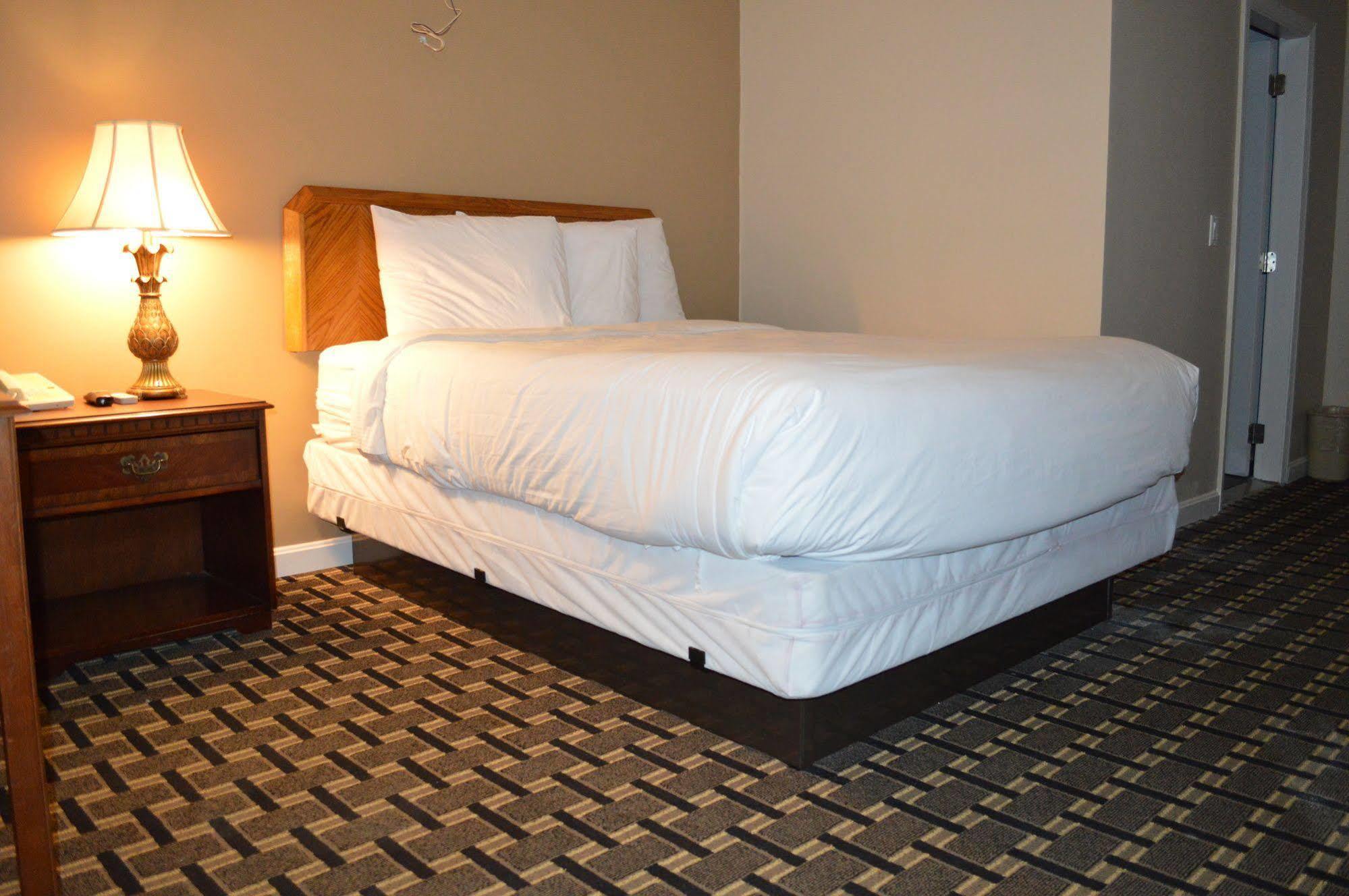 Nashoba Valley Inn & Suites Ayer Exteriör bild