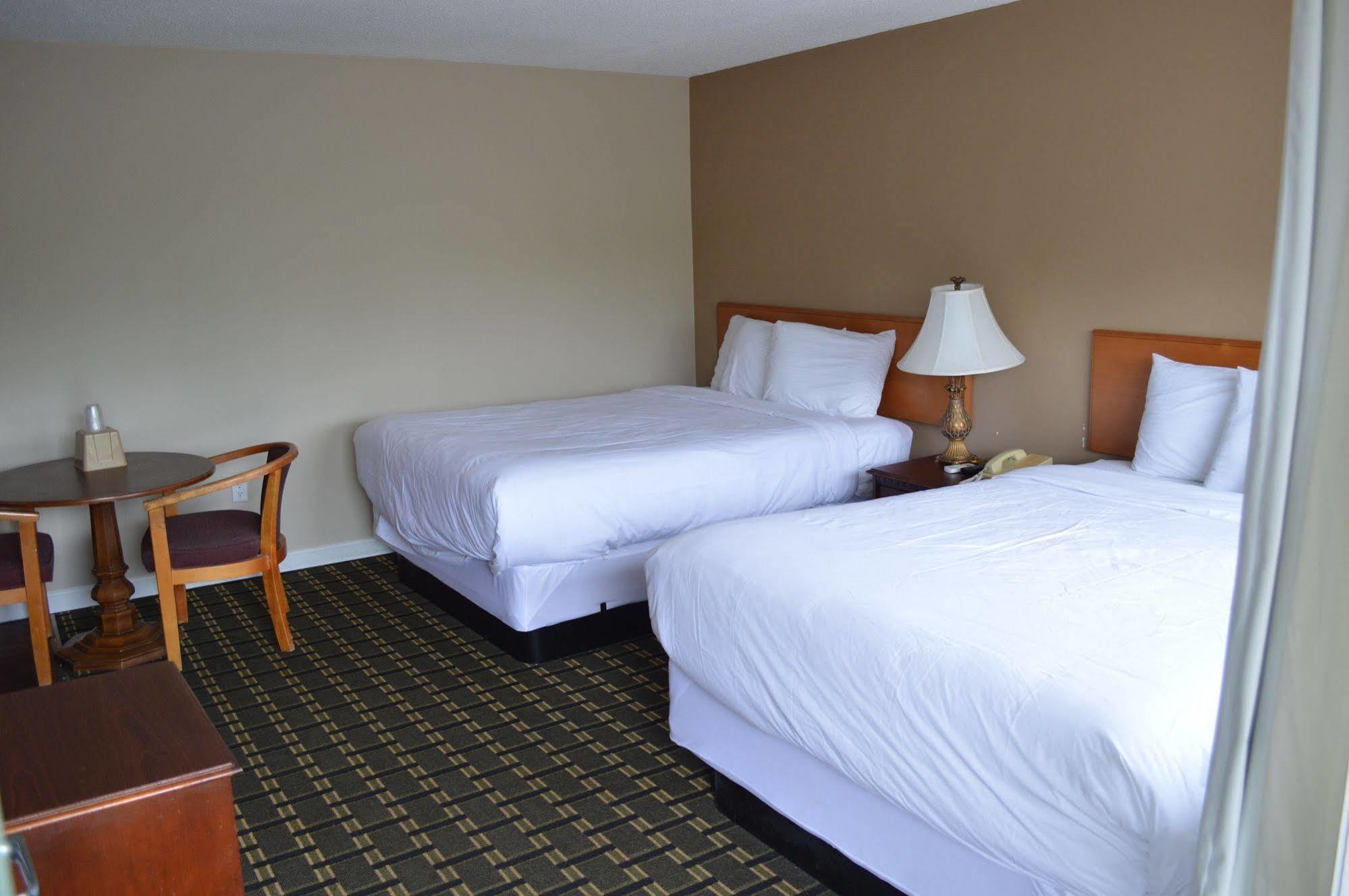 Nashoba Valley Inn & Suites Ayer Exteriör bild